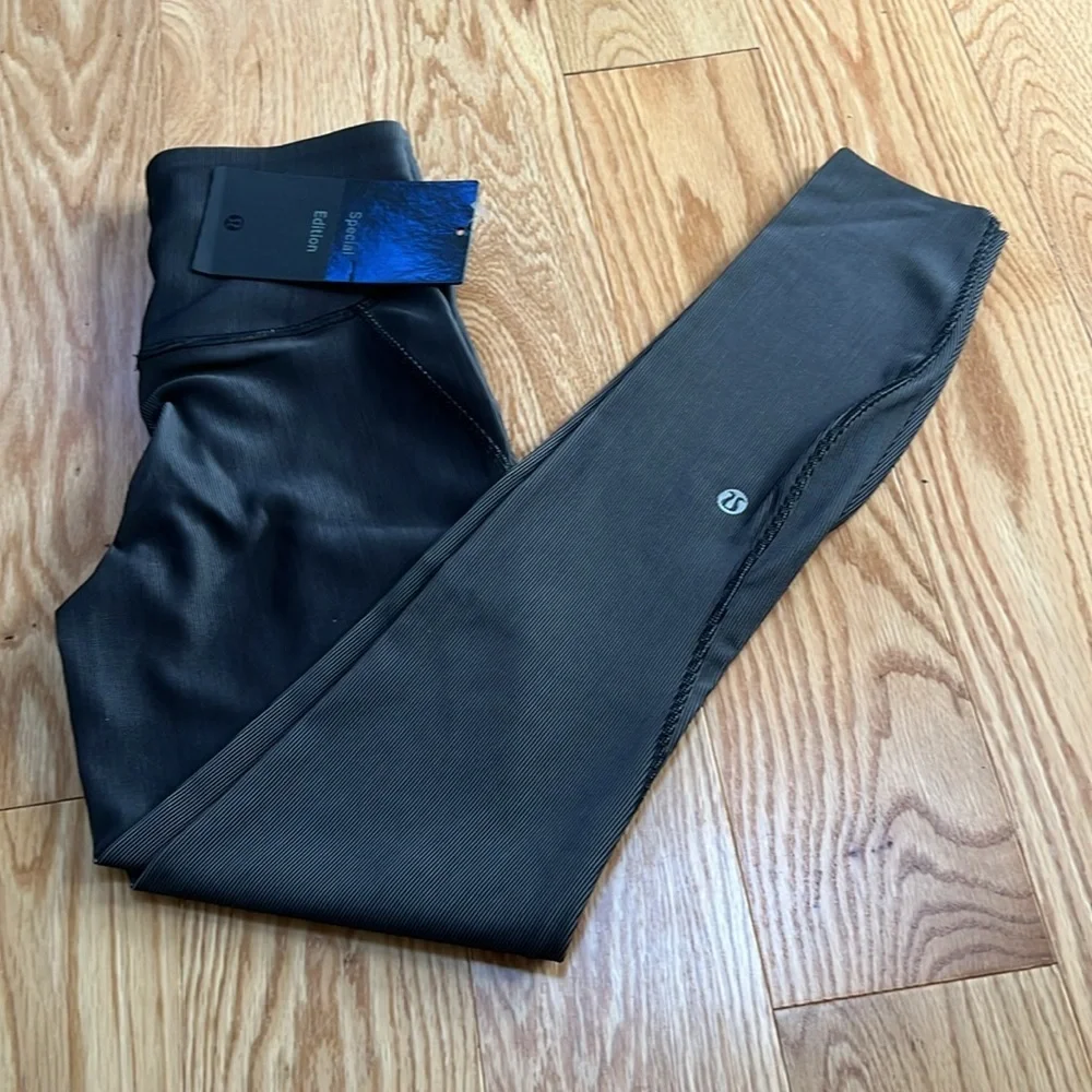 New! Lululemon SZ 2, Base pace HR tight Two tone ribbed 25” leggings.